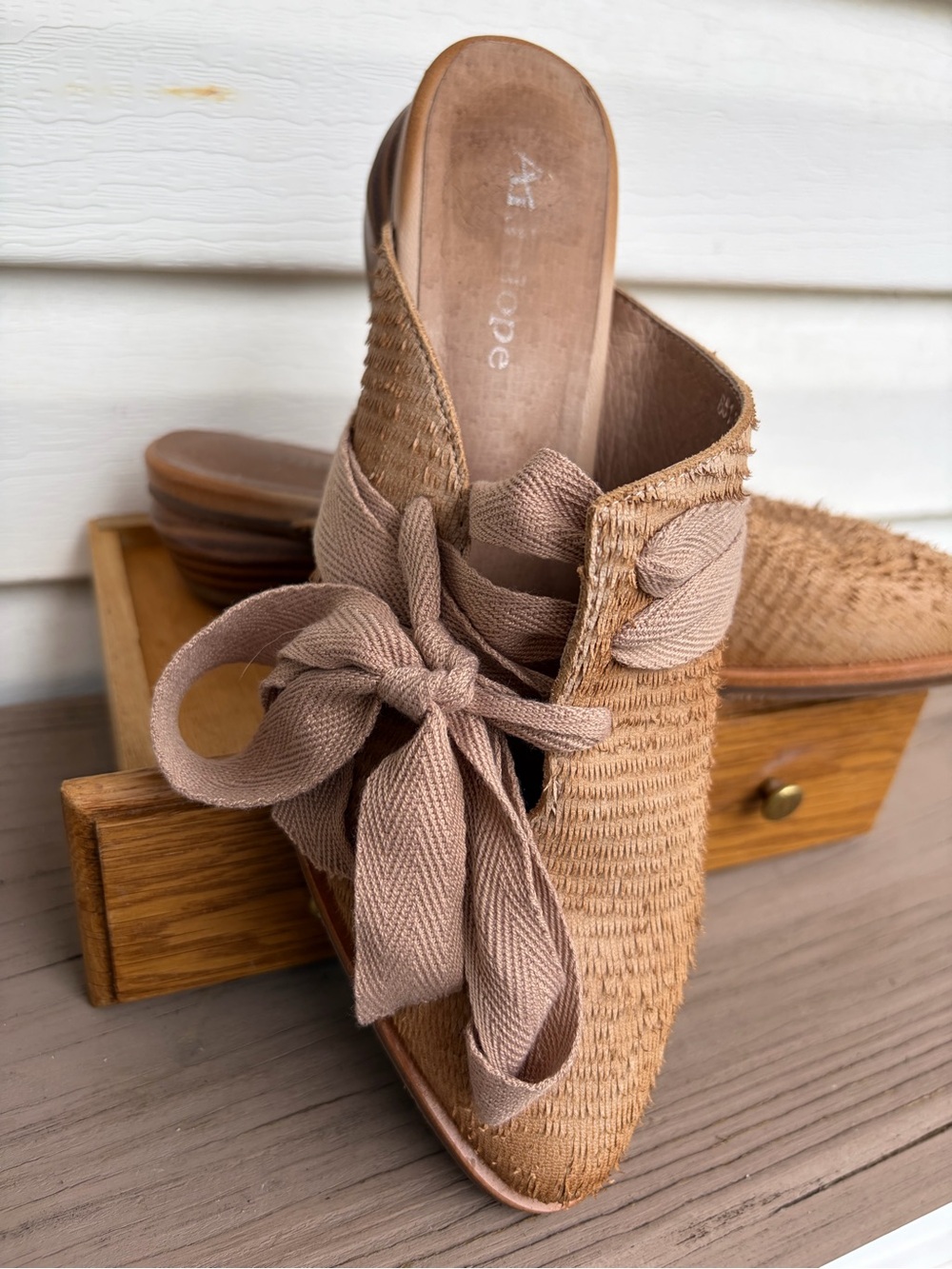 Antelope EU 38 US 7 Tan Leather Bow Mules Unworn Handmade Shoes